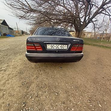 Mercedes-Benz: Mercedes-Benz E-Class: 3.2 l | 2000 il Sedan — 27