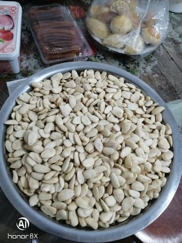 Ləpələr: Soyulmuş qoz ləpəsi. 10 kq karobkada. Toptan satış qiymətə və ünvana — 10