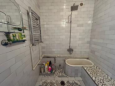 Uzunmüddətli kirayə mənzillər: Təcili satılır. Mənzilin təsviri: - İşıqlı və səliqəli planlı mənzil — 17