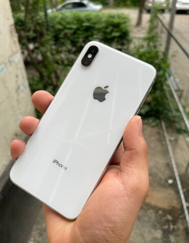 Apple iPhone: IPhone Xs Max, Б/у, 64 ГБ, Белый, Защитное стекло, Кабель, 77 %
