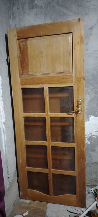 Потолок: Ağac çərçivəli şüşəli iç qapı - Material: massiv ağac çərçivə -