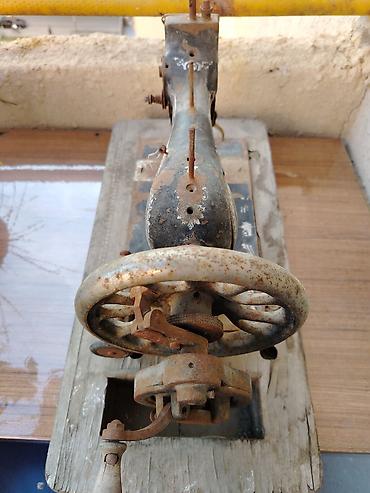 İncəsənət və kolleksiyalar: Antik mexaniki tikiş maşını – The Singer Manufacturing Co. (ornamentli — 2