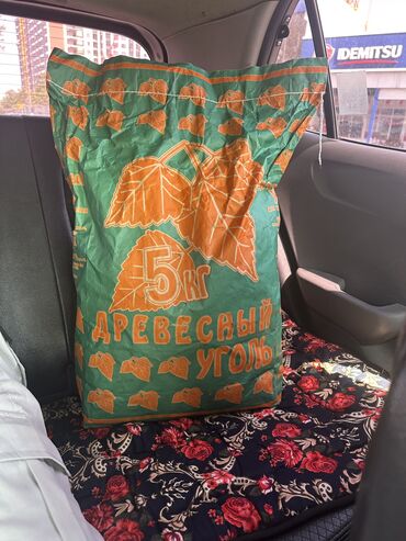 брикеты из угольной пыли цена: Продаю 5 кг древесного угля срочно