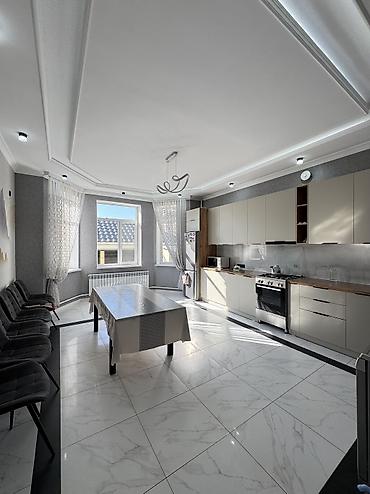 Продажа коттеджей и домов: 6 комнат и более, 270 м², 5 соток, Бишкек, Собственник — 18