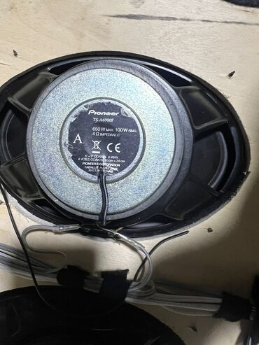 Dinamiklər və sabvuferlər: Avtomobil üçün tam audio paketi Tərkib: - Arxa polka üzərində 6 ədəd — 11