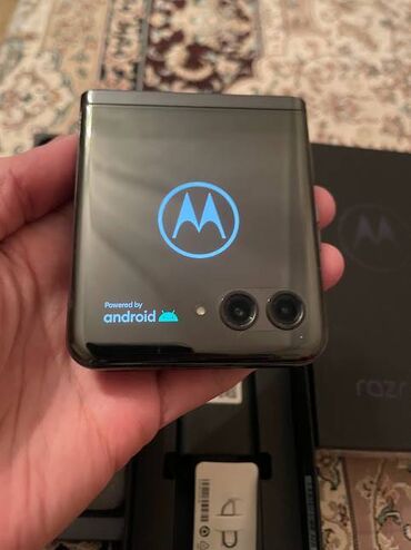 fly телефон раскладушка с большими кнопками: Motorola Razr 40 Ultra, 256 GB, rəng - Boz, Sensor, Barmaq izi, Simsiz şarj
