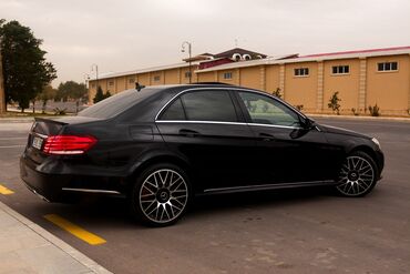 Mercedes-Benz: Mercedes-Benz E 200: 2 l | 2013 il Sedan — 6