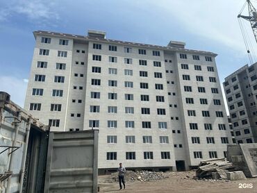 рассрочку квартиру: 3 бөлмө, 83 кв. м, 106-серия жакшыртылган, 1 кабат, ПСО (өзү оңдоп түзөтүп бүтүү үчүн)