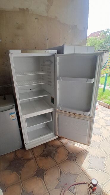 бытовые холодильники: Холодильник Двухкамерный