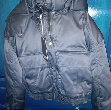 Winter jackets: Pull and Bear, L (EU 40), Single-colored, With lining