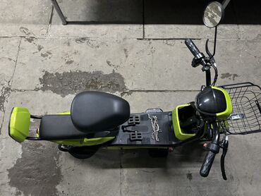 Скутеры: Продаю электроскутер(велосипед), модели: super 7 pro, брал новым 2,5