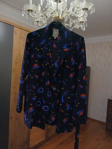 CD, DVD disklər və kassetlər: 1-i,1,azn. M,38,(R) İşlənmiş. 20,ədəddən,aşağı,mal,satılmiır — 18