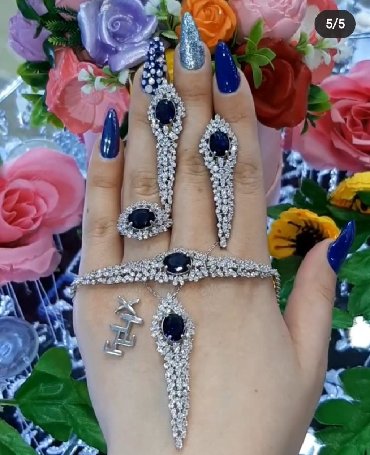 Digər bijuteriyalar: Gümüş dəst, qarnitur,üzük,sep ve daha çoxu üçün : Ünvan : Moskva — 6