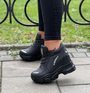 Women's Sneakers and athletic shoes: Cena 4800din
Br36-40
Skrivena peta 9cm — 15