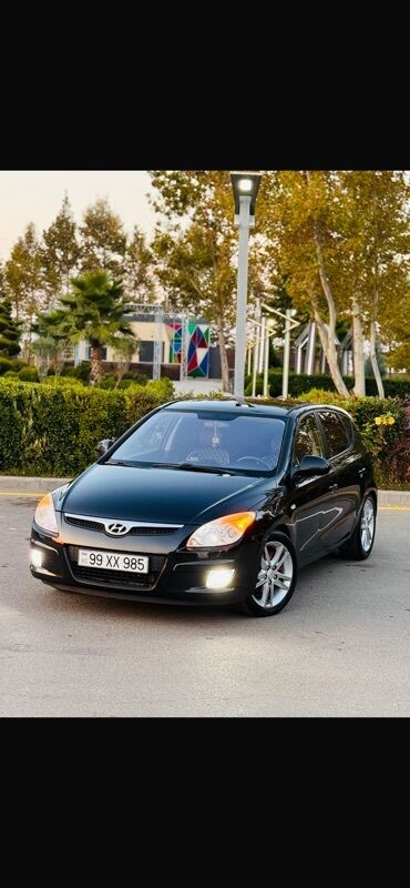 Hyundai: Hyundai i30, qara rəng, 5 qapılı hatchback. Mühərrik və yürüş - CRDi — 18