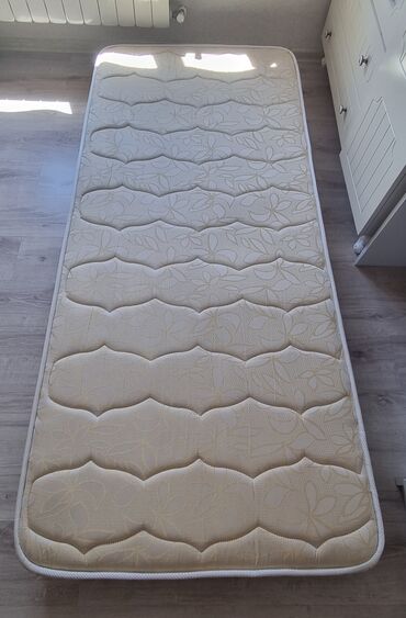 Ev üçün digər mebel: İşlənmiş, Sadə matras, Bir nəfərlik