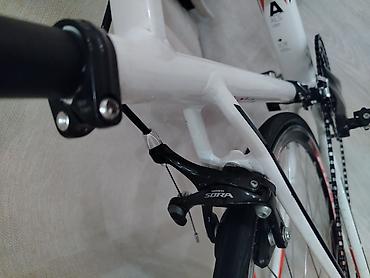 Şosse velosipedləri: Cube Attain Pro modeli yüngül Fulcrum disklərə malikdir. Alüminium — 8