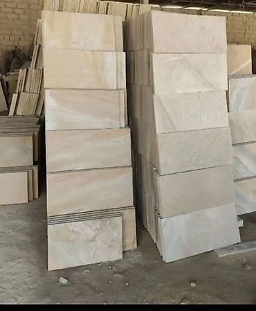 Dekorativ daşlar: Qumdaşı üzlük plitələri Məhsul təsviri: - Təbii qumdaşından kəsilmiş — 47