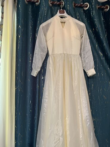 белый платя: Вечернее платье