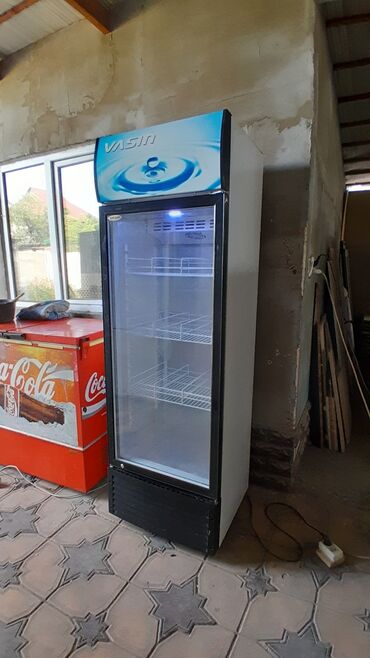 топчу сатылат: Продаю витринный холодильник работает отлично в отличном состоянии