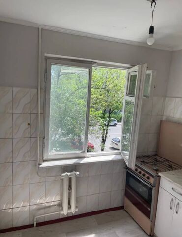 пишпек дом продать: 2 комнаты, 43 м², 104 серия, 3 этаж, Косметический ремонт