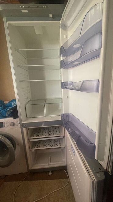 Холодильники: Б/у Холодильник Biryusa, No frost, Двухкамерный, цвет - Белый