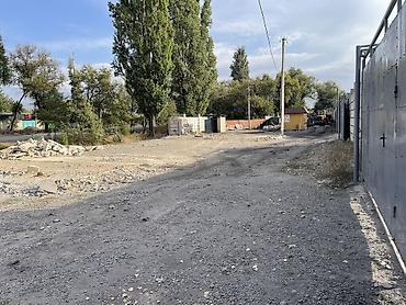 Продажа другой коммерческой недвижимости: Продается пустой участок 18 соток на первой линии рядом с центром — 11