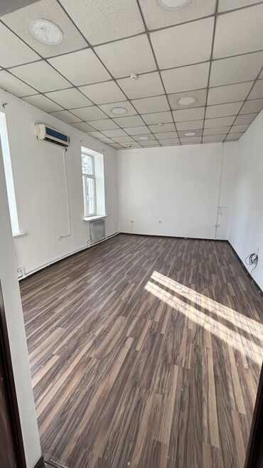 аренда салонов: Сдаю Офис, 25 м², В административном здании, 1 линия, С отдельным входом