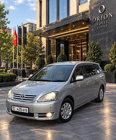 Toyota Ipsum: 2001 г., 2.4 л, Автомат, Газ, Минивэн