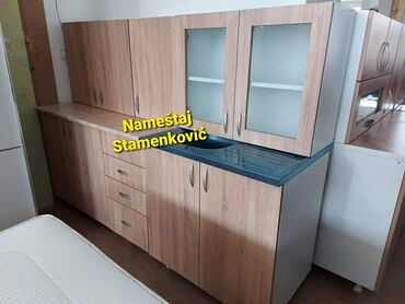 Kuhinjski nameštaj: Kuhinja od iverice 2m sa prohromskim limom i radnom plocom. Moze se — 2