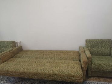 бу кресла офисные: Диван-кровать, цвет - Зеленый, Б/у
