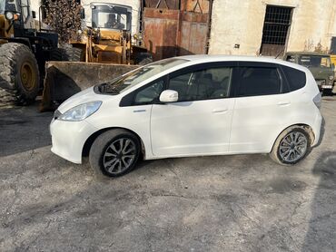 Honda: Honda Fit: 2012 г., 1.3 л, Вариатор, Гибрид, Хэтчбэк