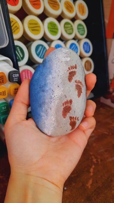 1manat.Daş üzərində rəsim.Draw on the stone