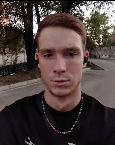 кофта на одно плечо: 👤 Денис, 26 лет 📍 Город: Бишкек | 📞 Тел: 🛠 Опыт работы: •