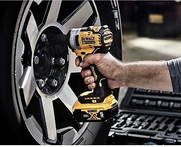 полироль авто: Аккумуляторный бесщеточный гайковерт 3/8 DEWALT DCF913B 20V MAX — 3