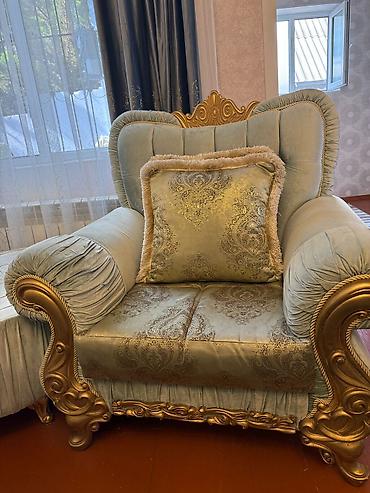 cay desdi: Klassik üslubda 3 parçalı dəbdəbəli mebel dəsti Tərkib: - 1 ədəd 3 — 3