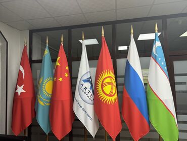 кыргызстан флаг: Продается 4 шт флага с стойками ножками шт