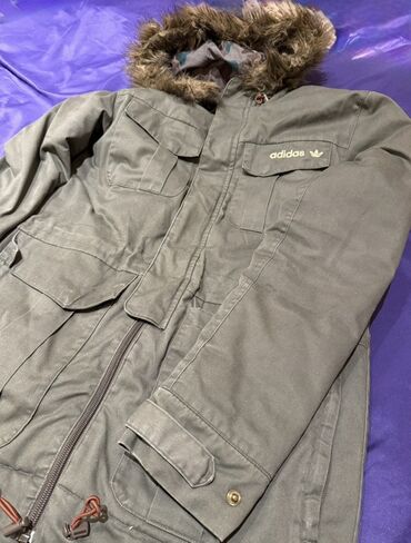 женские пуховики на синтепоне: Adidas kapüşonlu qış gödəkçəsi - Rəng: zeytun-yaşıl - Model: parka