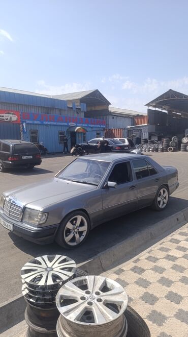 каропка мерседес 124: Mercedes-Benz W124: 1991 г., 2.3 л, Механика, Бензин, Седан