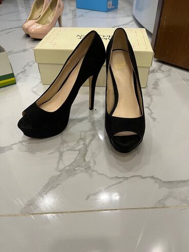 gün eynekleri: Zərif və şık ikinci əl dikdaban ayaqqabı satılır! 👠 Yalnız bir neçə