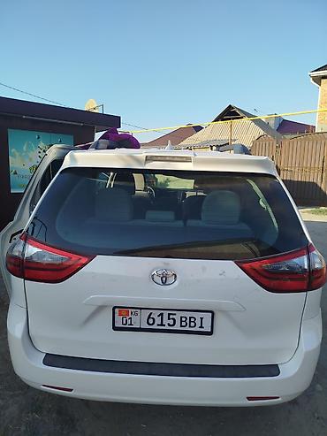 mini v: Toyota Sienna: 2020 г., Минивэн — 4