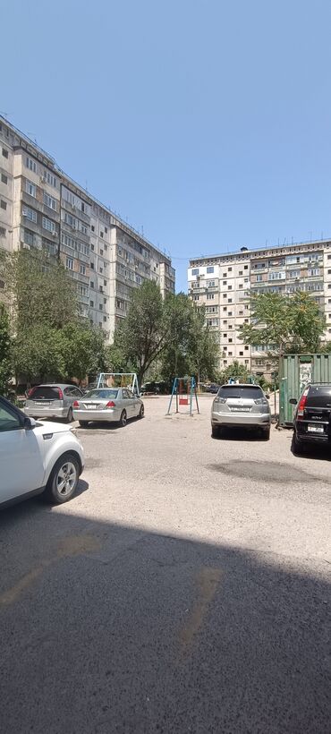 1 комнатная квартира на сутки в оше: 2 бөлмө, 64 кв. м, 106-серия, 5 кабат, Евроремонт