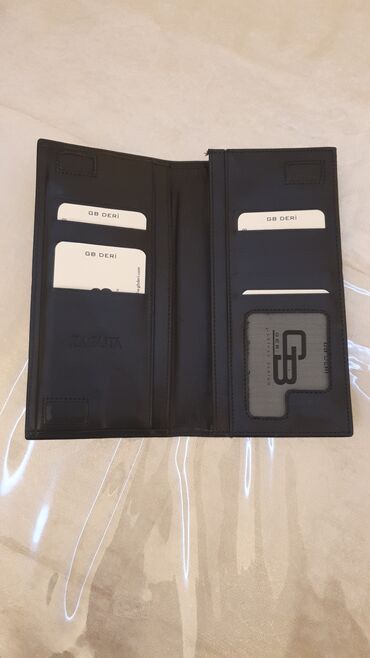 orta ölçülü çantalar: GB Deri markasının maqnitli cüzdanı.Tam orijinal dəridi.İçində telefon