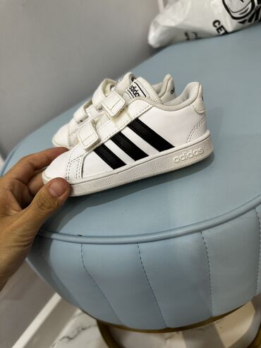 детская обувь 22: Детские кроссовки adidas original 22 р -900 сом Сандали новые