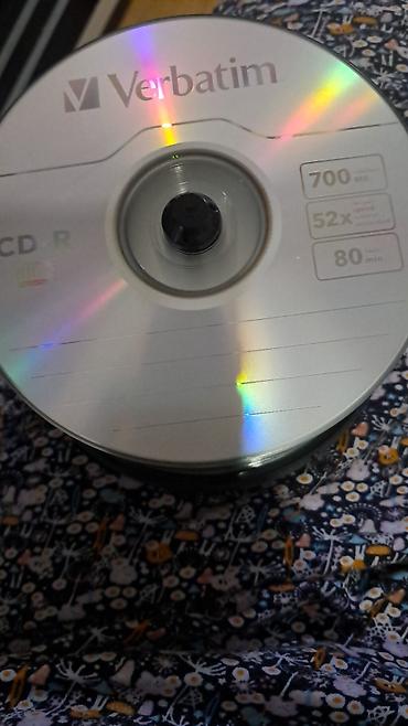 sert disk: Musiqi diskləri satilir.
700 mb yaddaş — 1