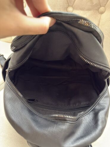 Çantalar: Qara dəri effektli günlük çanta/rüqsak - Material: yumşaq dəriyə — 5