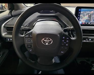 Toyota: Toyota Prius: 2024 г., 2 л, Автомат, Электромобиль, Лифтбек — 6
