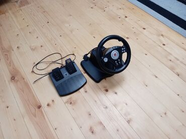 Digər oyun və konsollar: Yarış oyunları üçün nəzərdə tutulmuş bu sükan və pedal dəsti realistik