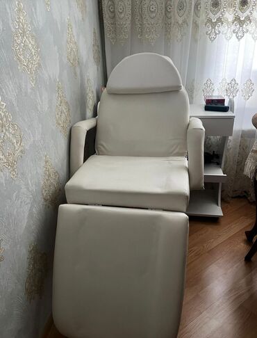 Dolablar: Kuşetka.qiymet 150 man.demek olar ki işlenmeyib.unvan