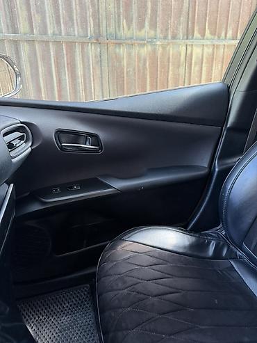 Toyota: Toyota Prius: 2018 г., 1.8 л, Автомат, Гибрид, Хэтчбэк — 9